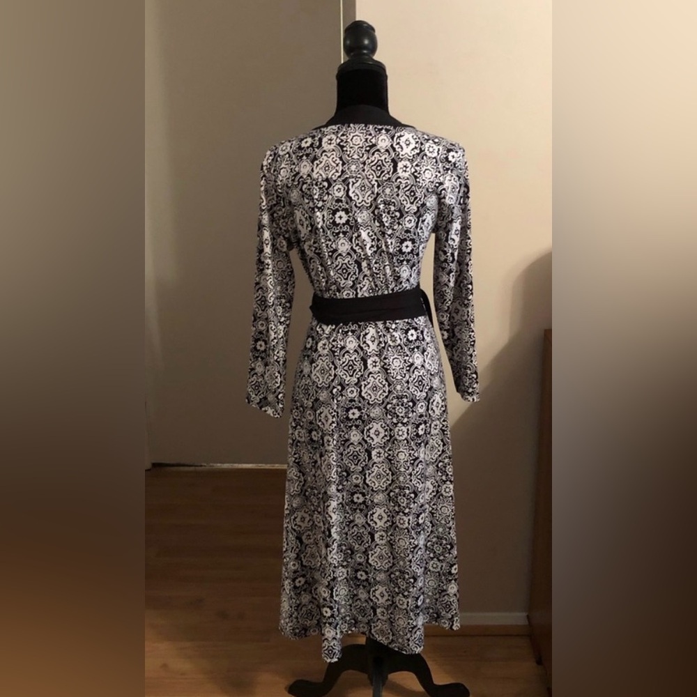 Tahari Black and White Patterned wrap kimono Dress - Picture 7 of 7